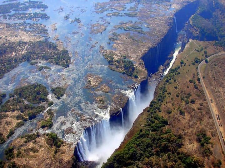 Victoria Falls Accommodation Guide - Zimbabwe or Zambia: Which side is ...