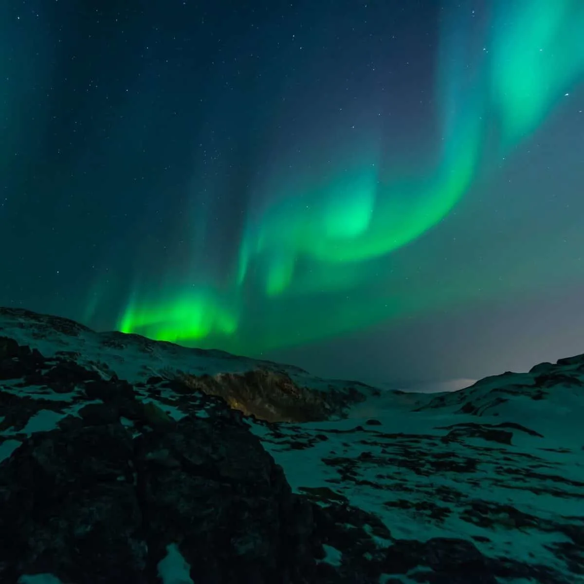 things to do in Iceland - view the northern lights