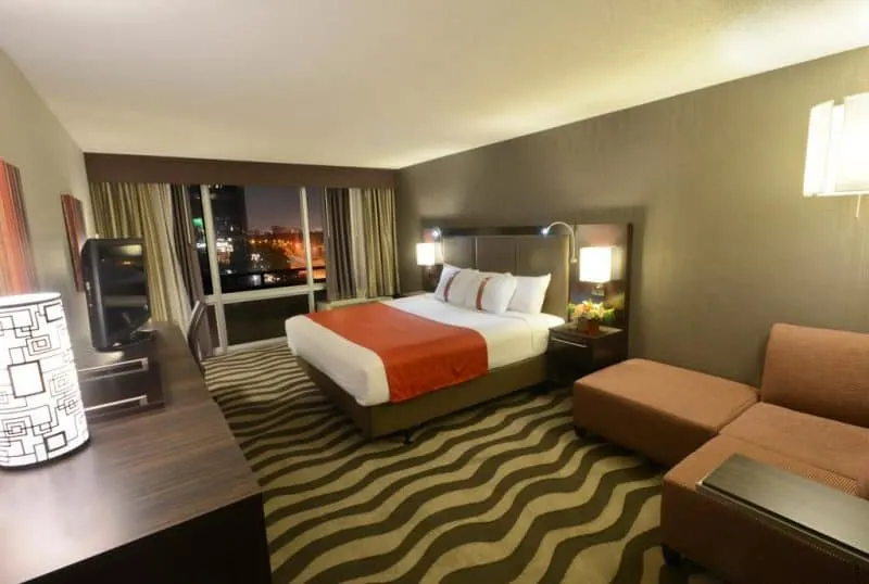 Where to Stay in Dallas - Magnolia Hotel Room