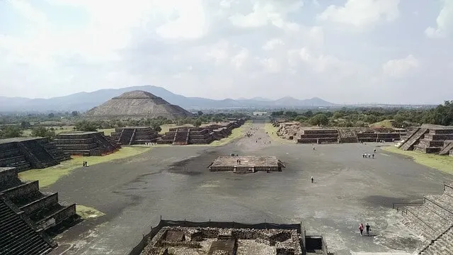 The best places to visit near mexico city - teotihuacan
