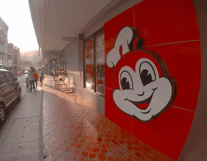 Manila - jollibee-logo