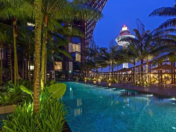 Crowne Plaza Changi Airport Rooftop Pool 