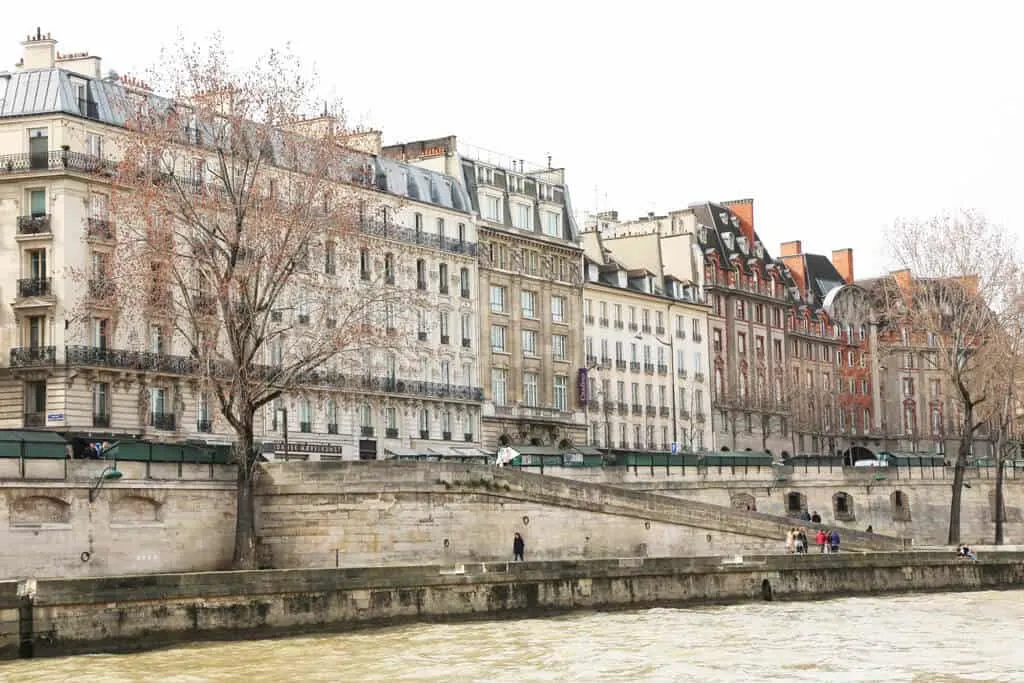 Walk along the Seine