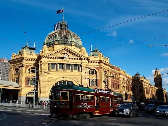 Circle Tram in Melbourne in front of Flinders Street Station