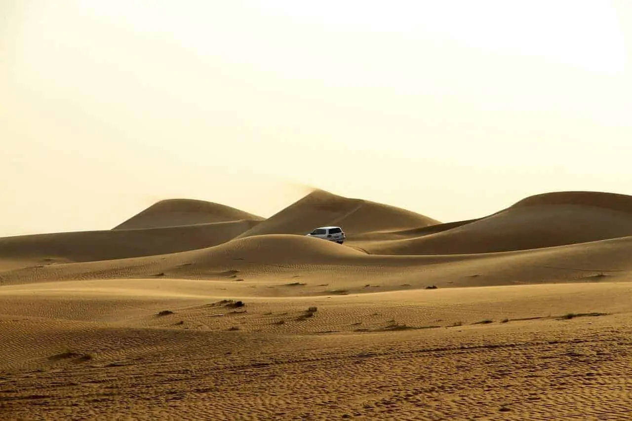 4WD crossing the Dubai desert