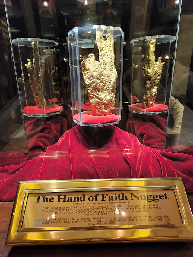 Hand of Faith Gold Nugget, Las Vegas (c) MakeTimeToSeeTheWorld