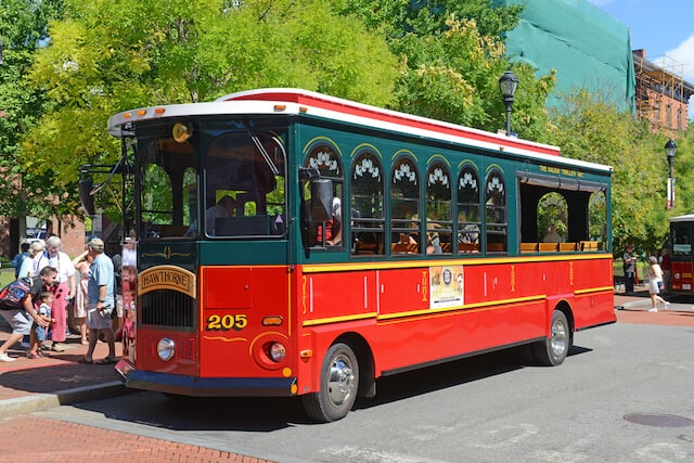 Salem red and green trolley