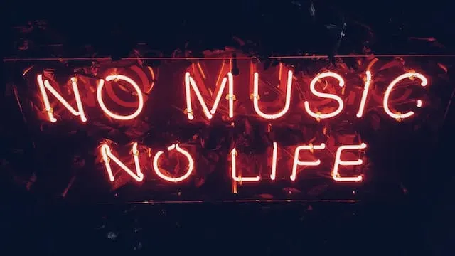 Neon sign against a black wall saying "No music no life"
