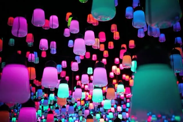 colourful lanterns at Teamlab Bordless Tokyo