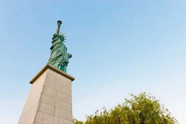 Mini statue of liberty on Ile aux Cygnes