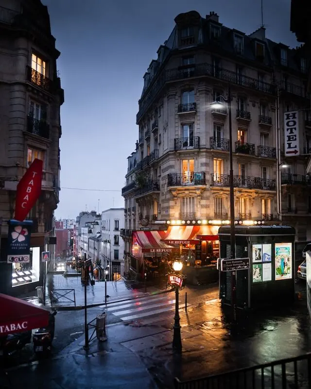 Restaurant under an apartment complex next to a Tabac